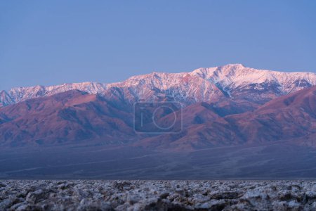 Téléchargez les photos : The Panamint Range is a short rugged fault-block mountain range in the northern Mojave Desert, within Death Valley National Park - en image libre de droit