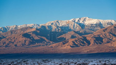 Téléchargez les photos : The Panamint Range is a short rugged fault-block mountain range in the northern Mojave Desert, within Death Valley National Park - en image libre de droit