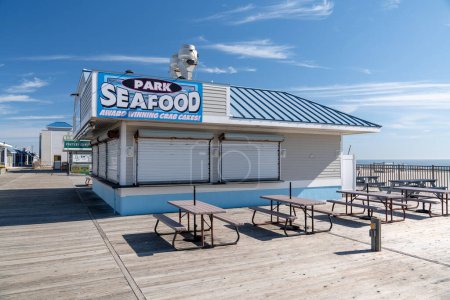 Téléchargez les photos : Seaside Park, NJ - 8 avril 2024 - Park Seafood Stand présaison avant l'ouverture - en image libre de droit