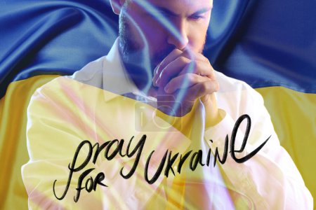 Foto de Doble exposición del hombre de oración y la bandera de Ucrania - Imagen libre de derechos