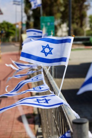 Foto de Fence with flags of Israel on city street, closeup - Imagen libre de derechos