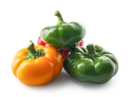 Foto de Heap of fresh bell peppers isolated on white background - Imagen libre de derechos