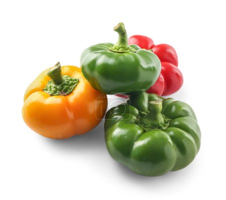 Foto de Heap of fresh bell peppers isolated on white background - Imagen libre de derechos