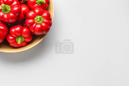 Foto de Bowl of red bell peppers on white background - Imagen libre de derechos