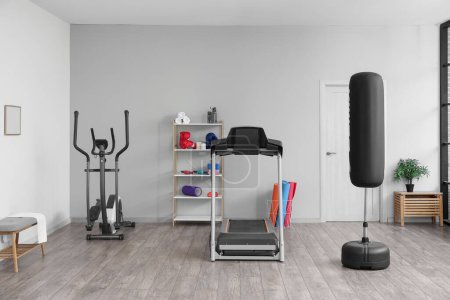 Téléchargez les photos : Interior of gym with modern treadmill and sport equipment - en image libre de droit