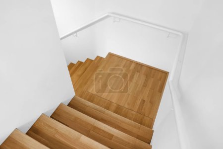 Foto de View of wooden stairs and railing in modern building - Imagen libre de derechos