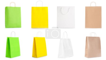 Téléchargez les photos : Collage of paper shopping bags on white background - en image libre de droit