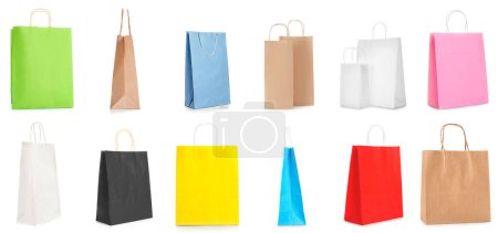 Téléchargez les photos : Collection of paper shopping bags on white background - en image libre de droit
