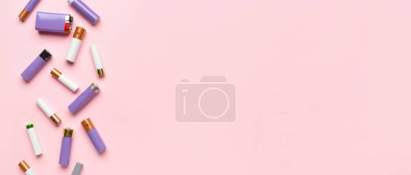 Téléchargez les photos : Alkaline batteries on pink background with space for text - en image libre de droit
