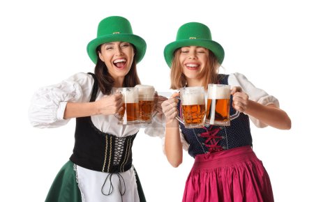 Téléchargez les photos : Irish waitresses with glasses of beer on white background. St. Patrick's Day celebration - en image libre de droit