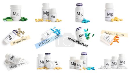 Foto de Set de frascos con pastillas de magnesio sobre fondo blanco - Imagen libre de derechos