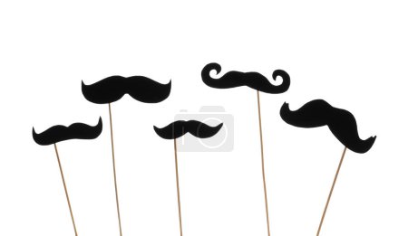Foto de Set de diferentes bigotes de papel sobre palos de madera sobre fondo blanco - Imagen libre de derechos