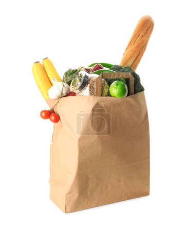 Papiertüte mit Gemüse, Obst und Brot auf weißem Hintergrund