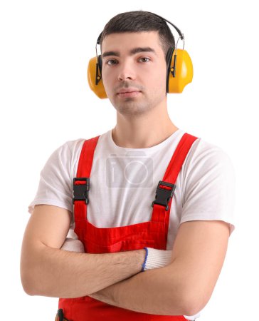 Foto de Joven carpintero en protectores auditivos sobre fondo blanco - Imagen libre de derechos
