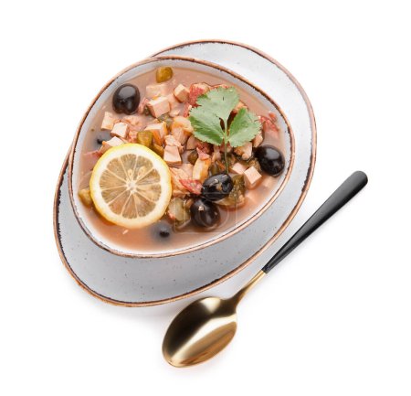 Téléchargez les photos : Bol de soupe Hodgepodge savoureuse sur fond blanc - en image libre de droit