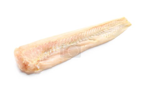Filete de bacalao crudo sobre fondo blanco