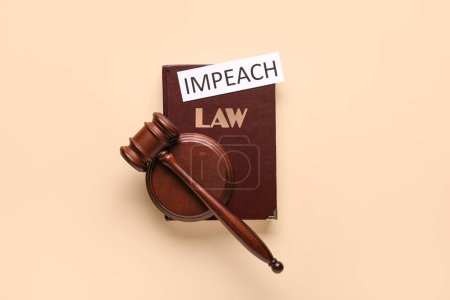 Téléchargez les photos : Judge gavel, book of law and word IMPEACH on beige background - en image libre de droit