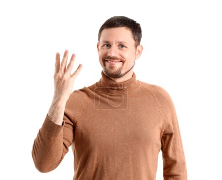 Téléchargez les photos : Bel homme montrant quatre doigts sur fond blanc - en image libre de droit