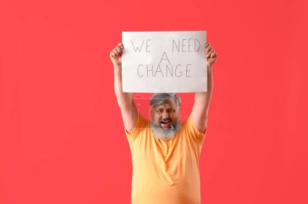 Protestierender älterer Mann mit einem Plakat mit der Aufschrift WE NEED A Change auf rotem Hintergrund. Amtsenthebungsverfahren