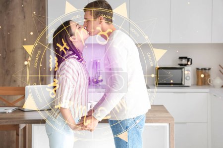 Téléchargez les photos : Jeune couple embrassant dans la cuisine. Horoscope de compatibilité amoureuse. Correspondance des partenaires par date de naissance - en image libre de droit