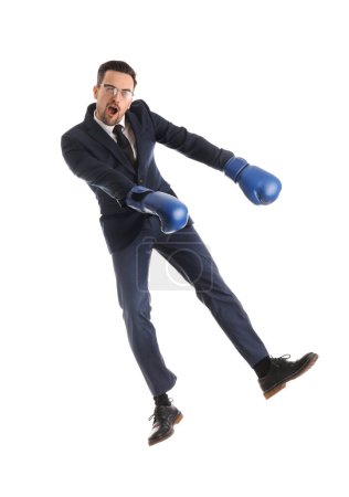Foto de Hombre de negocios divertido en guantes de boxeo saltando sobre fondo blanco - Imagen libre de derechos