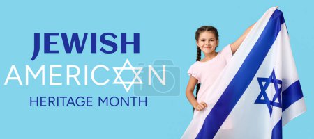 Niña con bandera de Israel sobre fondo azul claro. Banner para el Mes de la Herencia Judía Americana