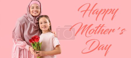 Banner festivo para el feliz Día de la Madre con la joven musulmana y su niña con flores