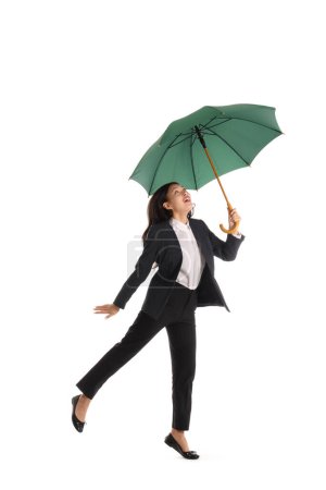 Foto de Divertida mujer de negocios asiática con paraguas aislado sobre fondo blanco - Imagen libre de derechos