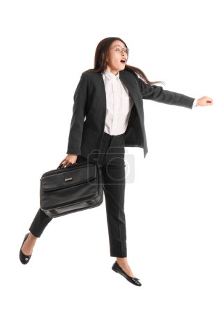 Foto de Divertida mujer de negocios asiática con maletín saltando sobre fondo blanco - Imagen libre de derechos