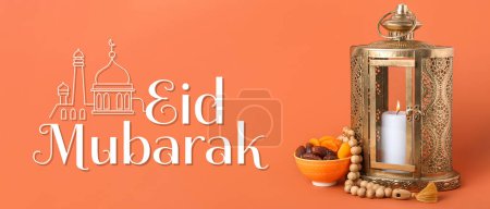 Téléchargez les photos : Lanterne arabe, perles de prière, fruits secs et texte EID MUBAKAR (Bienheureuse Aïd) sur fond orange - en image libre de droit