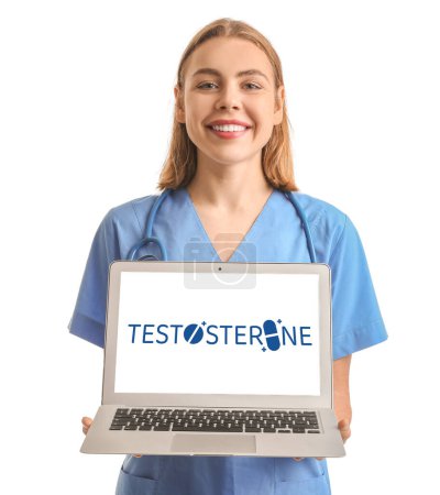 Enfermera sosteniendo portátil con palabra TESTOSTERONE en pantalla sobre fondo blanco
