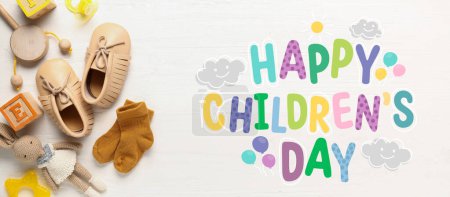 Banner festivo para el Día de los Niños con zapatos de bebé, calcetines y juguetes