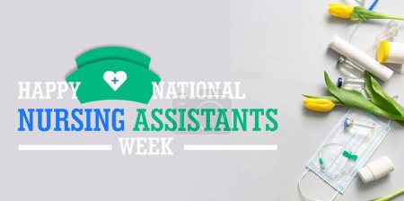 Bannière pour Happy National Nursing Assistants Week avec masque médical, fleurs et médicaments