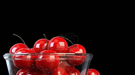 Téléchargez les photos : Bol en verre rempli de cerises rouges fraîches avec des gouttelettes d'eau dessus - en image libre de droit