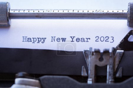 Téléchargez les photos : Machine à écrire avec texte écrit Bonne année 2023 - en image libre de droit
