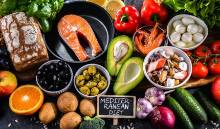 Lebensmittel, die die mediterrane Ernährung repräsentieren und den allgemeinen Gesundheitszustand verbessern können