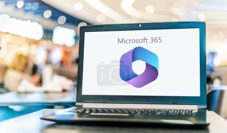 Foto de POZNAN, POL - JAN 19, 2023: Laptop computer displaying logo of Microsoft 365, a product family of productivity software, collaboration and cloud-based services owned by Microsoft - Imagen libre de derechos