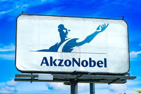 Foto de POZNAN, POL - JAN 11, 2023: Advertisement billboard displaying logo of Akzo Nobel, a Dutch company which creates paints and performance coatings for both industry and consumers worldwide - Imagen libre de derechos