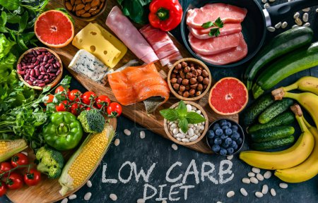 Foto de Productos dietéticos bajos en carbohidratos recomendados para bajar de peso. - Imagen libre de derechos