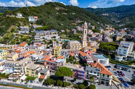 Téléchargez les photos : Vue aérienne de Moneglia, une station touristique sur la Riviera di Levante, Ligurie, Ital - en image libre de droit