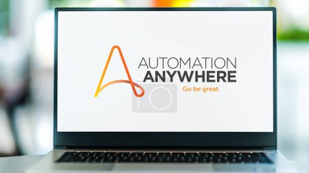 Foto de POZNAN, POL - 28 de junio de 2022: Computadora portátil que muestra el logotipo de Automation Anywhere, una empresa estadounidense de software global que desarrolla software de automatización de procesos robóticos (RPA) - Imagen libre de derechos