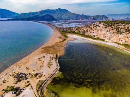 Téléchargez les photos : Vue Aérienne de la Plage d'Iztuzu près de Dalyan dans la Province De Mugla, Turquie. - en image libre de droit