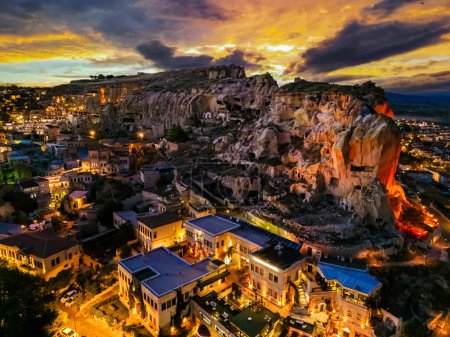 Téléchargez les photos : Vue de Urgup dans la province de Nevsehir en Cappadoce, Turquie. - en image libre de droit