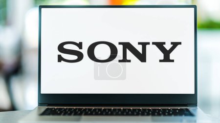 Téléchargez les photos : POZNAN, POL - 12 JUIN 2021 : Ordinateur portable affichant le logo de Sony, une société multinationale japonaise basée à Konan, Minato, Tokyo - en image libre de droit