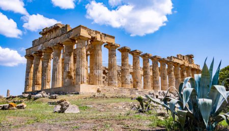 El Templo de Hera en Selinunte, una antigua ciudad griega en la costa suroeste de Sicilia en Italia