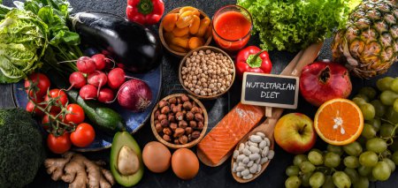 Foto de Productos alimenticios que representan la dieta nutritiva y que pueden mejorar el estado general de salud - Imagen libre de derechos