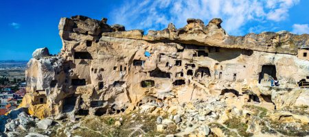 Téléchargez les photos : Vue de Cavusin dans la province de Nevsehir en Cappadoce, Turquie. - en image libre de droit