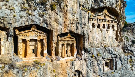 Téléchargez les photos : Tombes taillées dans la roche lycienne de Dalyan dans la province de Mugla, Turquie. - en image libre de droit