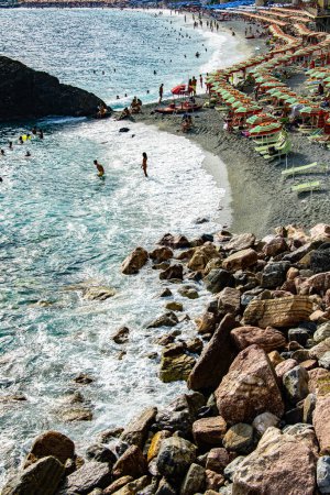 Foto de MONTEROSSO, ITA - SEP 17, 2023: Vista de Monterosso al Mare en Liguria, Italia - Imagen libre de derechos