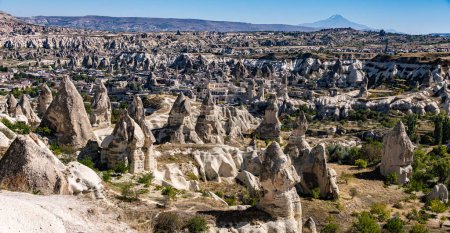 Téléchargez les photos : Vue de Goreme dans la province de Nevsehir en Cappadoce, Turquie. - en image libre de droit